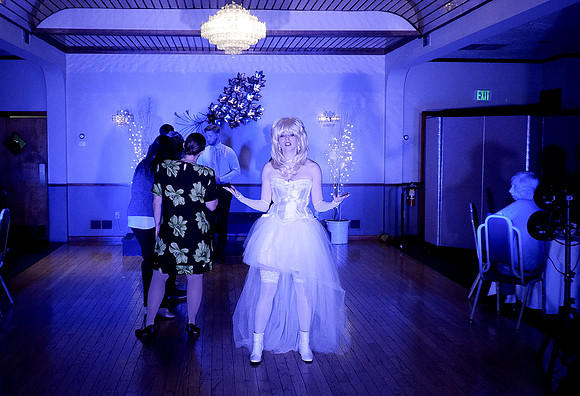 TheWeddingSingerStills_0019