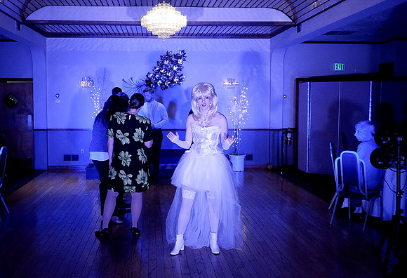 TheWeddingSingerStills_0018