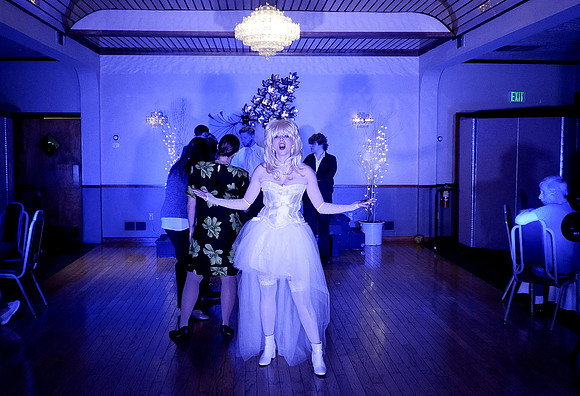 TheWeddingSingerStills_0020