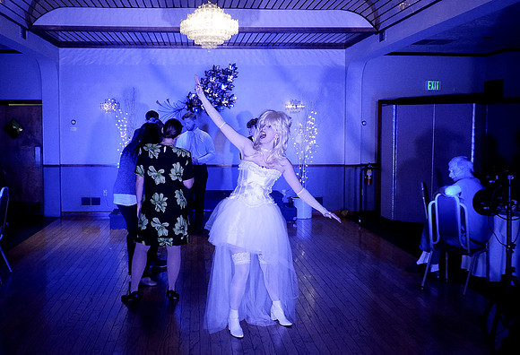 TheWeddingSingerStills_0023