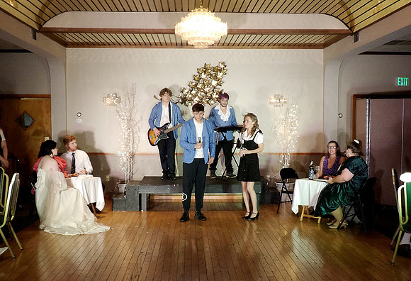 TheWeddingSingerStills_0054