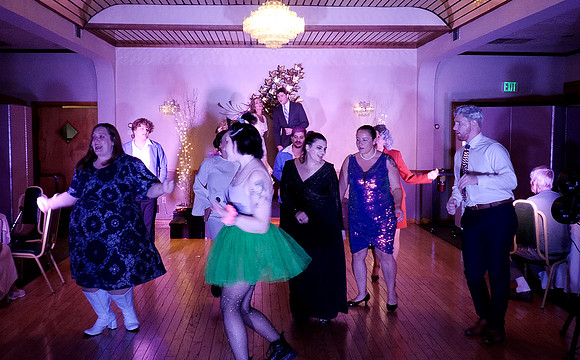 TheWeddingSingerStills_0238