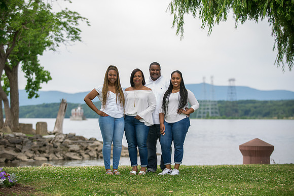 Family Portraits_0024