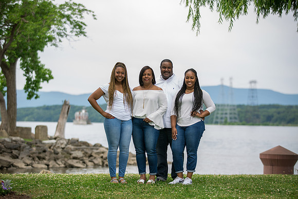 Family Portraits_0025
