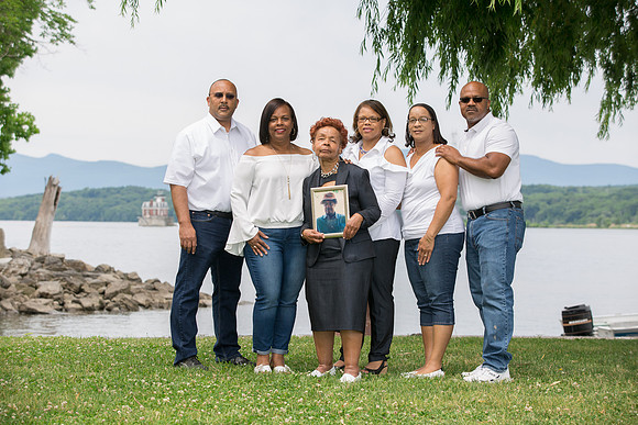 Family Portraits_0088