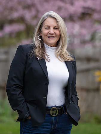 CorcoranCountryLiving_OfficeLocation_RHanlon_Portrait